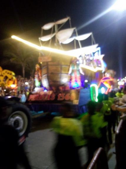 Bateau pirate en parade