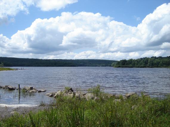 Lac de Saint-Agnan. Crédit photo : Guymartin1