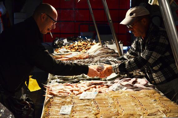 Etales du marché aux poissons