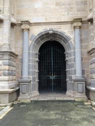 Porche aux colonnes cannelées de Lesneven