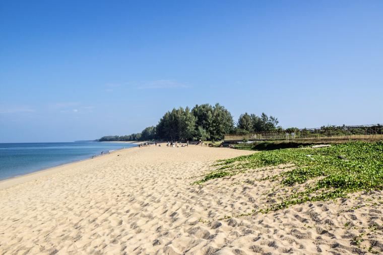 Plage de Mai Khao